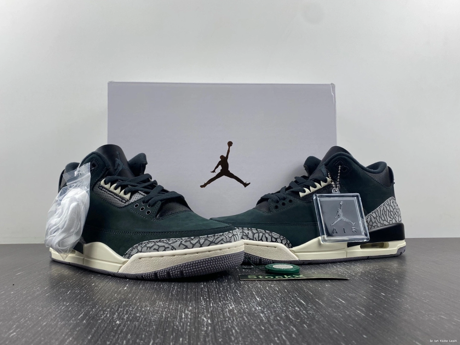 CK9246-001 3 Jordan Womens 
